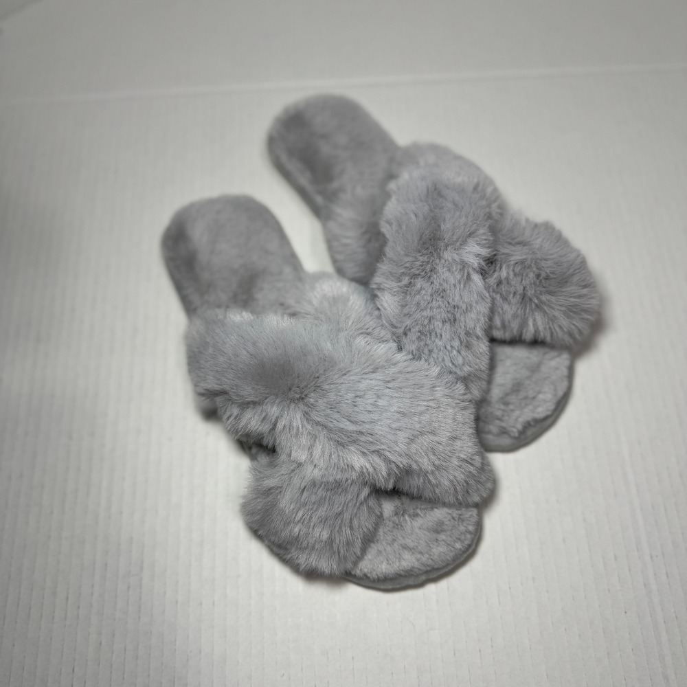 Gray Faux Fur Criss Cross Slippers Women's Size 7-8‎ Cozy Plush Indoor Slides